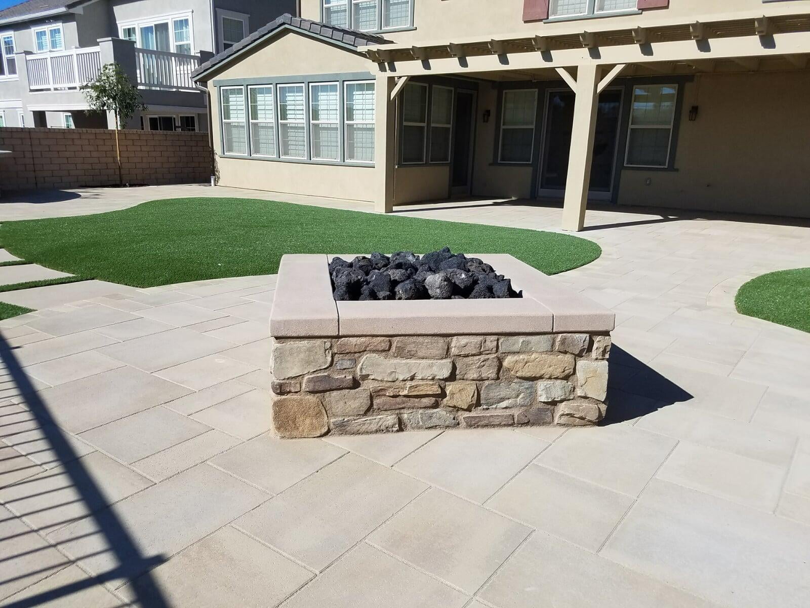 Spa with negative edge water feature