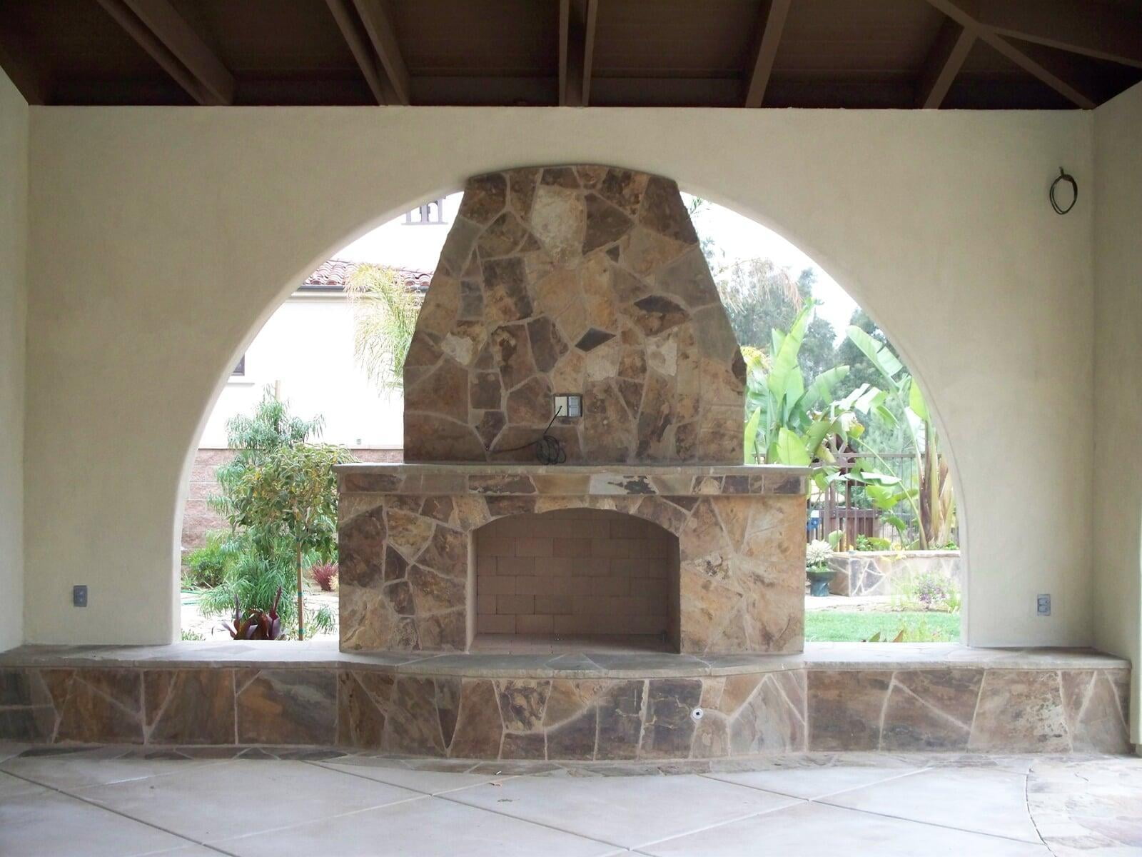 Spa with negative edge water feature